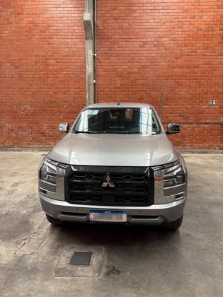 MITSUBISHI TRITON 2.4 BITURBO DIESEL CD HPE-S 4X4 AUTOMÁTICO MITSUBISHI TRITON 2.4 BITURBO DIESEL CD HPE-S 4X4 AUTOMÁTICO